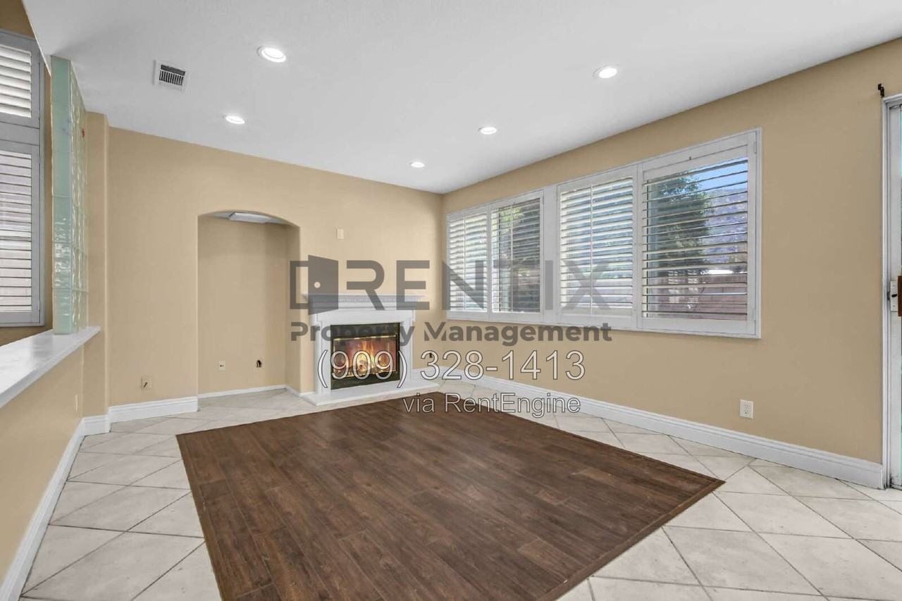 6694 Cowboy St - Photo 7 of 30