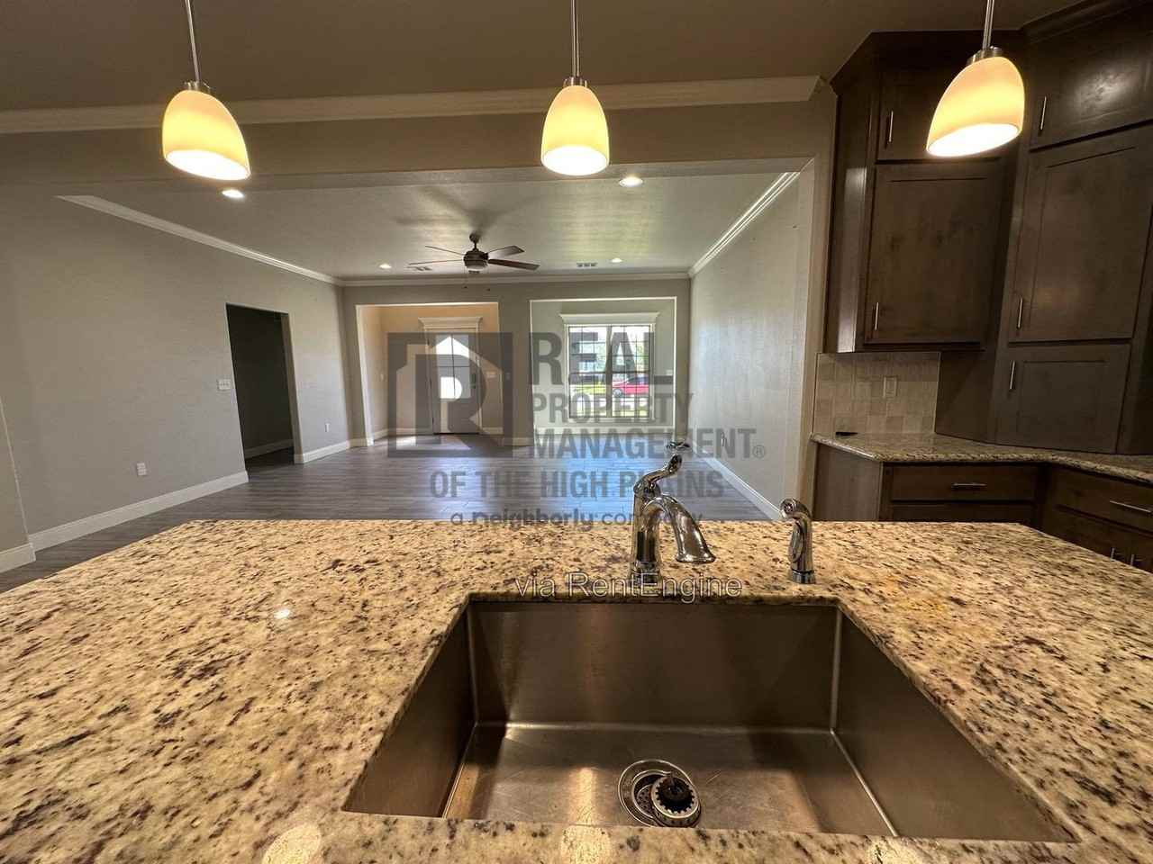 7604 Crestline Dr - Photo 5 of 17