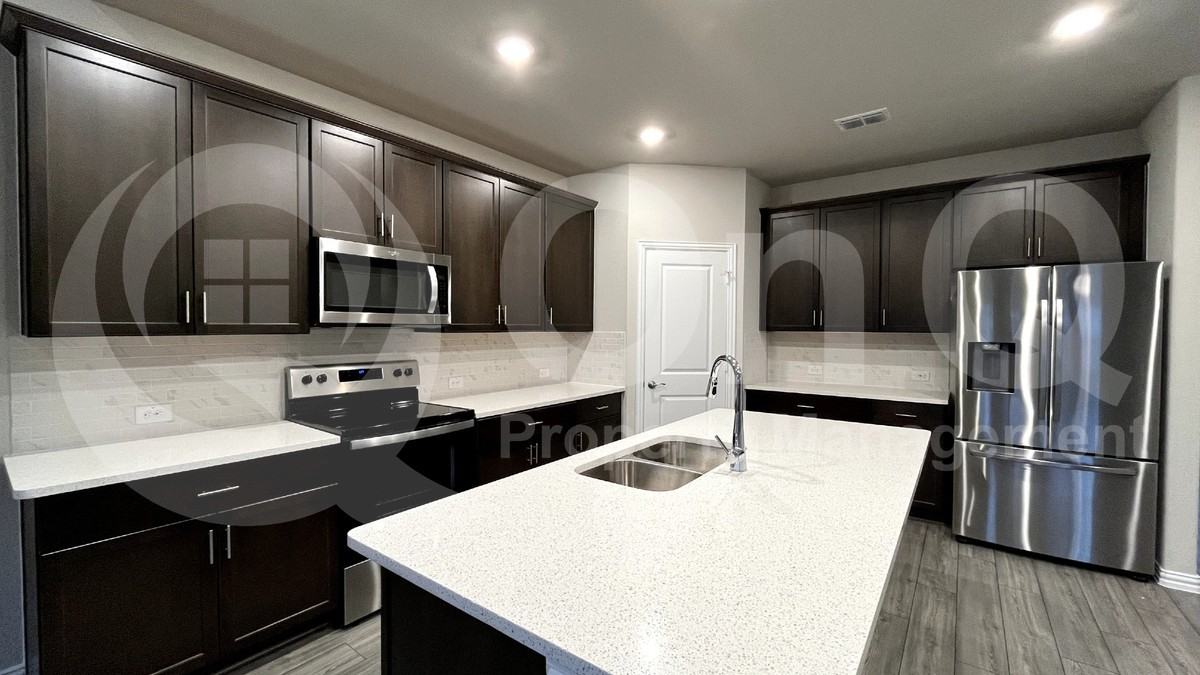 1608 Lannon Ln - Photo 6 of 36