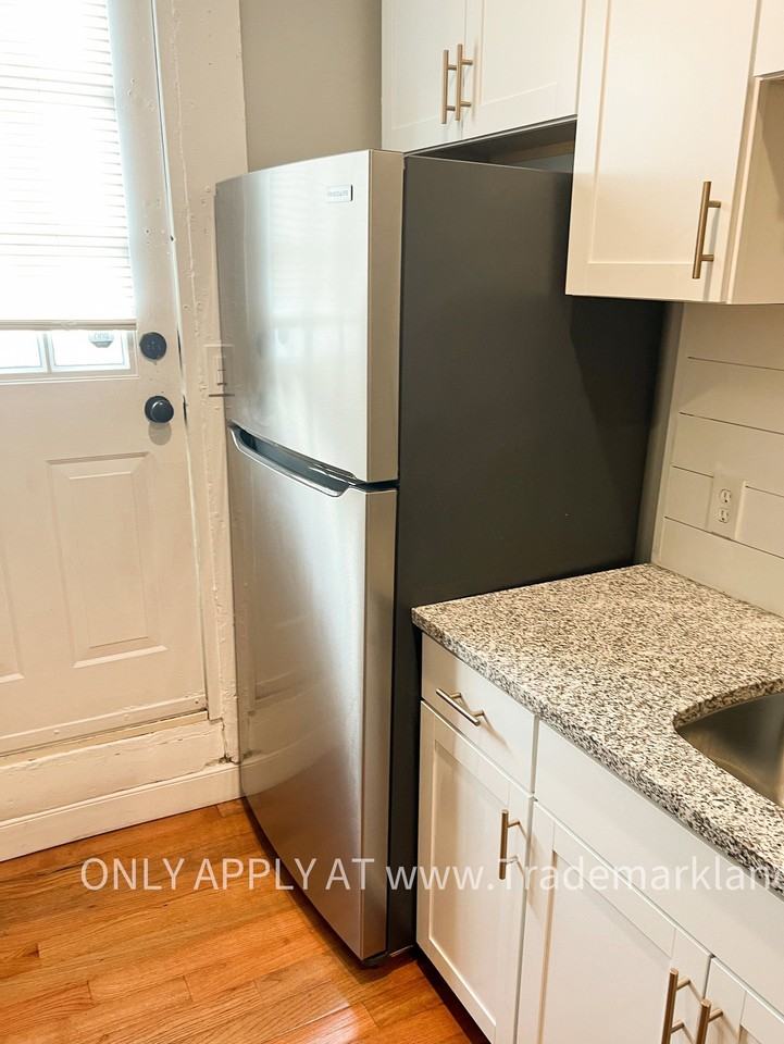 318 N Duke St #5 - Photo 7 of 15