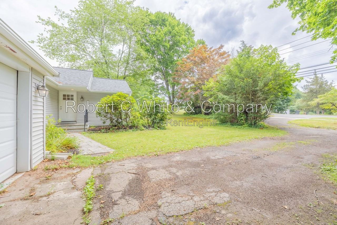 42 Mountain Ave - Photo 2 of 26
