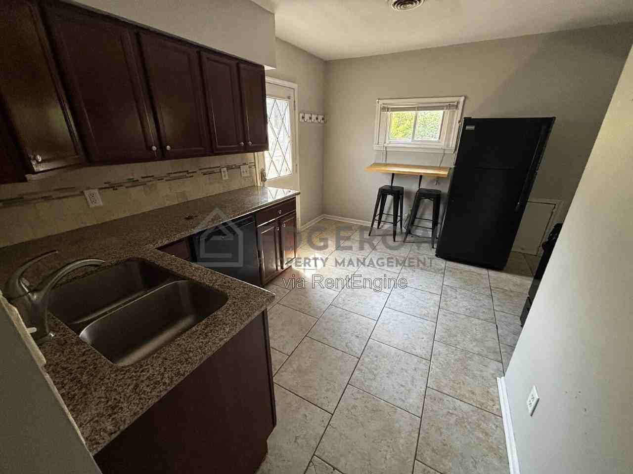 354 Holmdene Blvd Ne - Photo 5 of 12