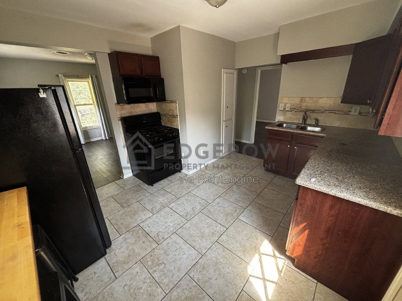 354 Holmdene Blvd Ne - Photo 6 of 12