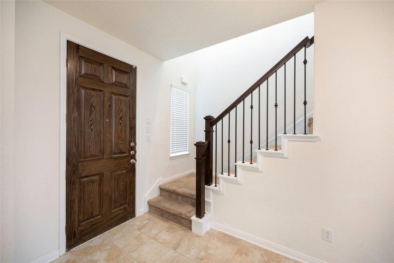6021 Diamond Sky Ln - Photo 3 of 29