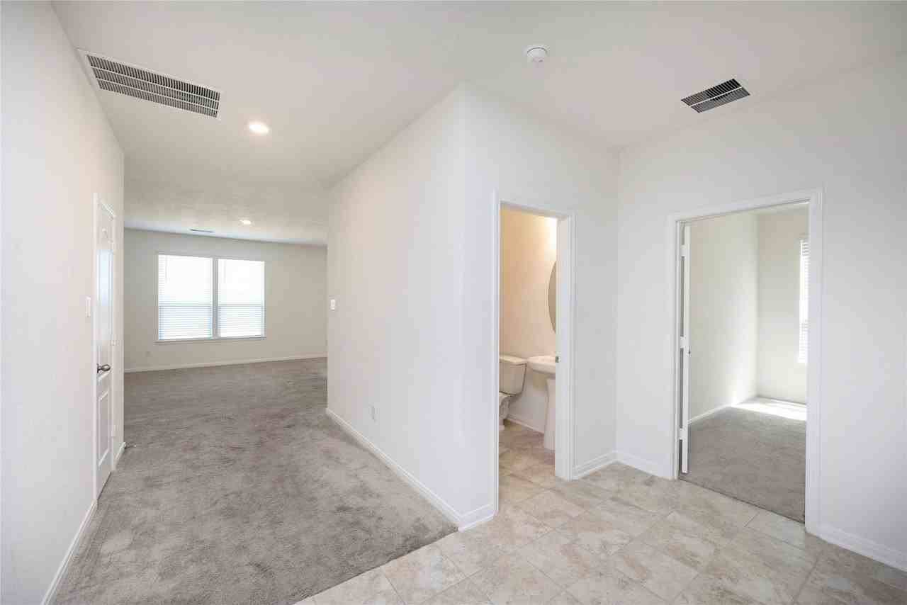 6021 Diamond Sky Ln - Photo 5 of 29