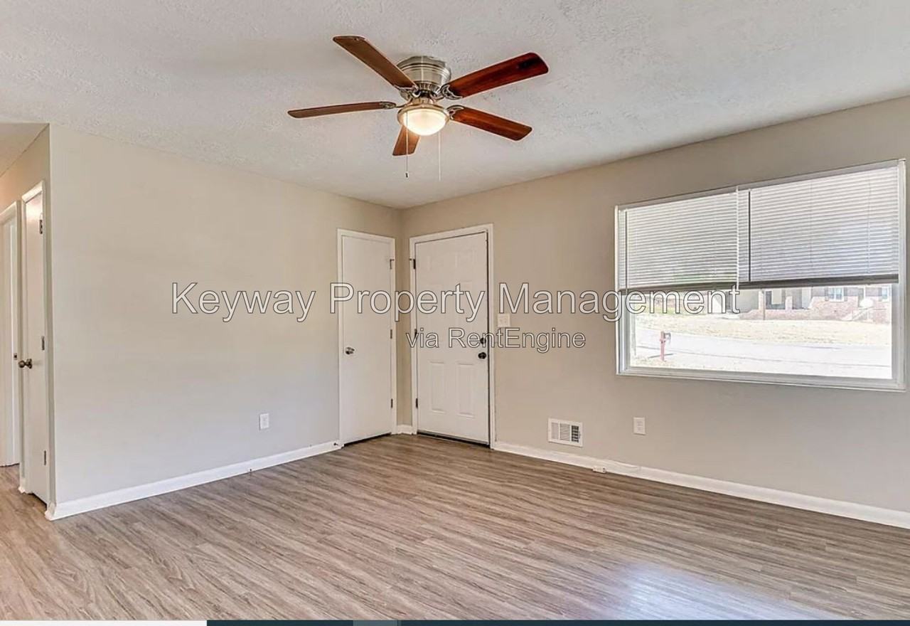 2204 Sandra Ct - Photo 5 of 25