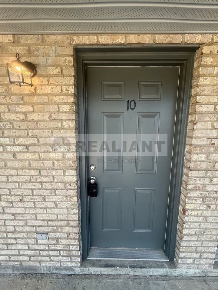 31 Hurley St #10 - Photo 2 of 15