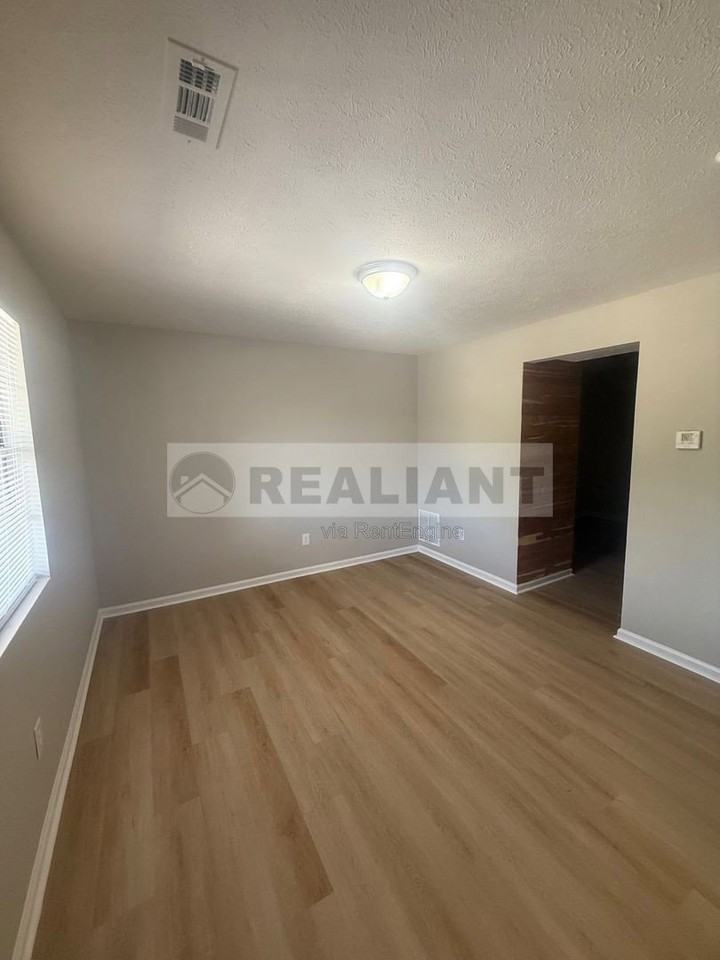 31 Hurley St #10 - Photo 3 of 15