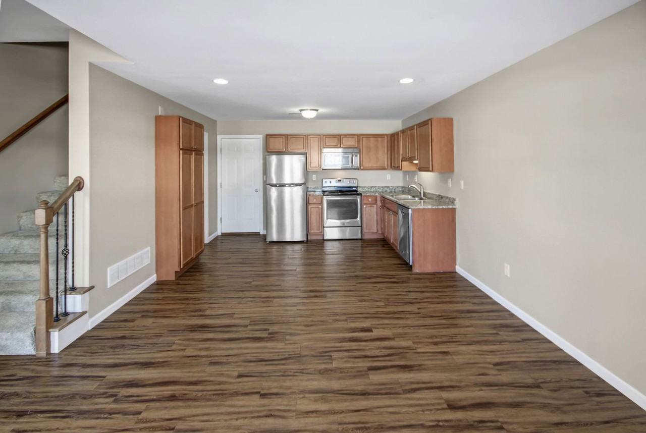 302 Starwood Dr - Photo 3 of 21
