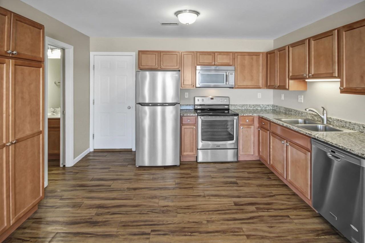 302 Starwood Dr - Photo 4 of 21