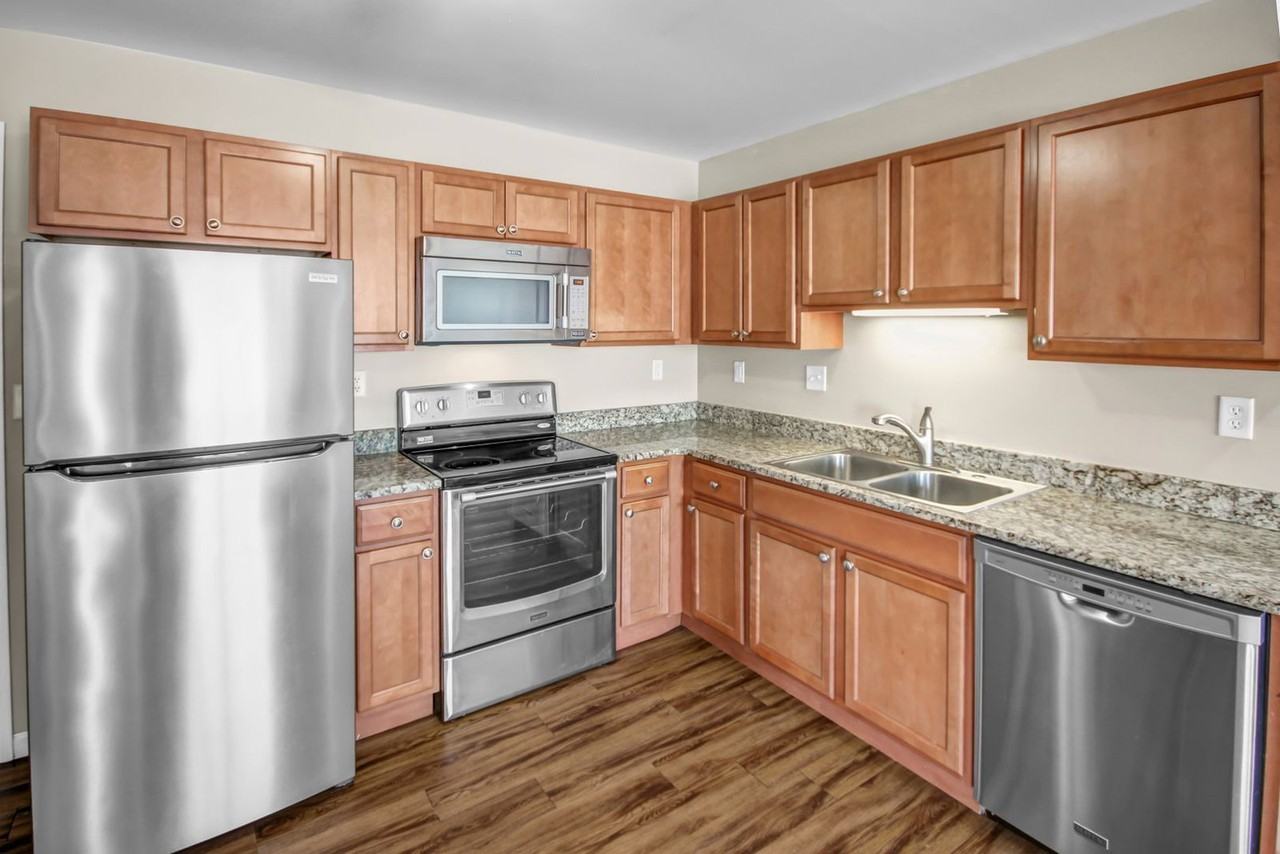 302 Starwood Dr - Photo 5 of 21