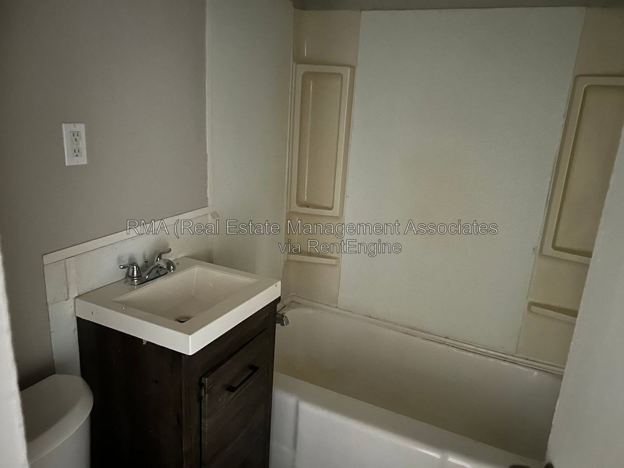 1001 W College Ext - Photo 3 of 6