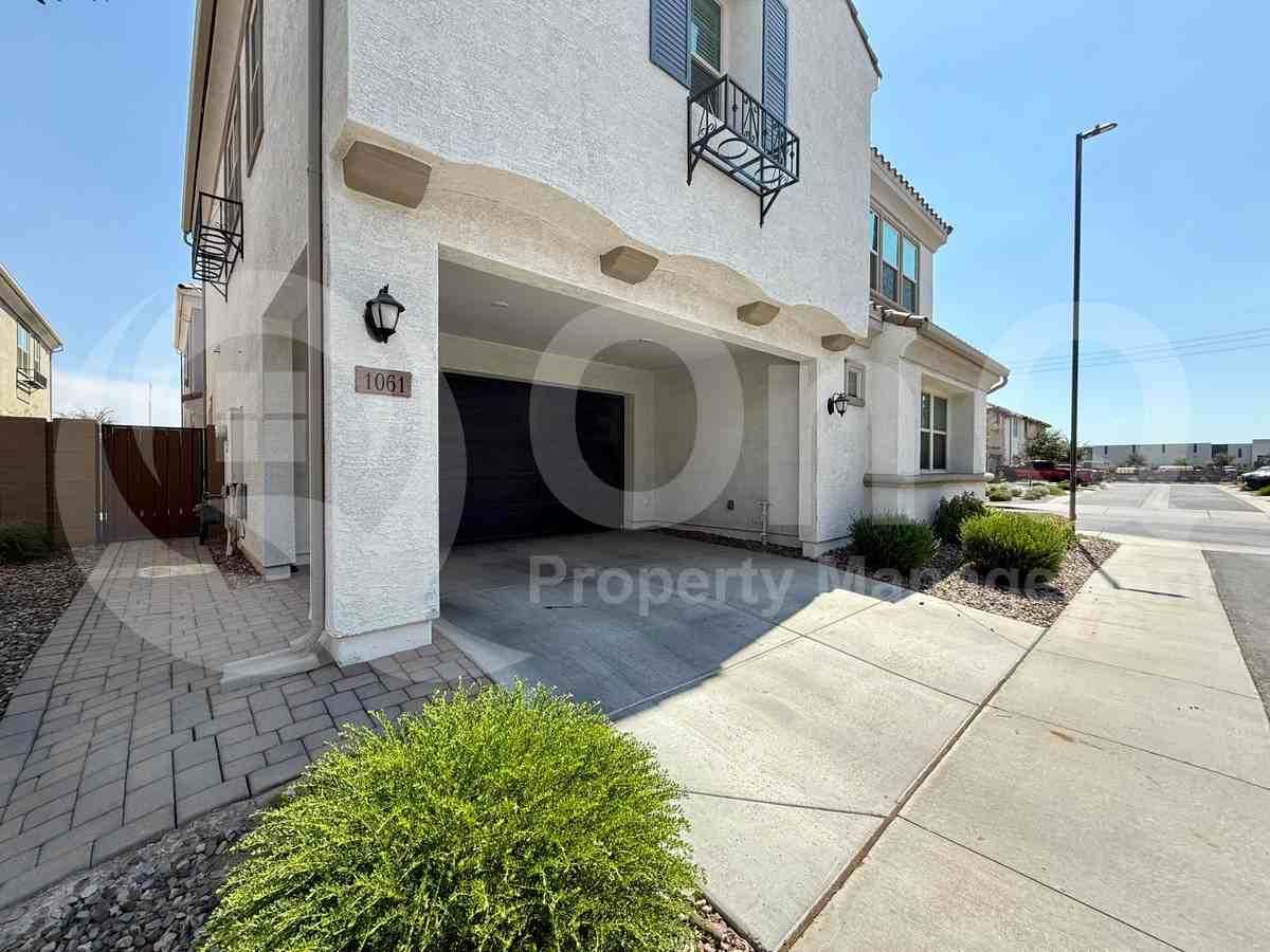 1061 E Marlin Dr - Photo 3 of 27