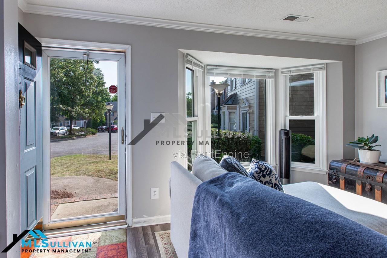 208 Standish Dr - Photo 4 of 22