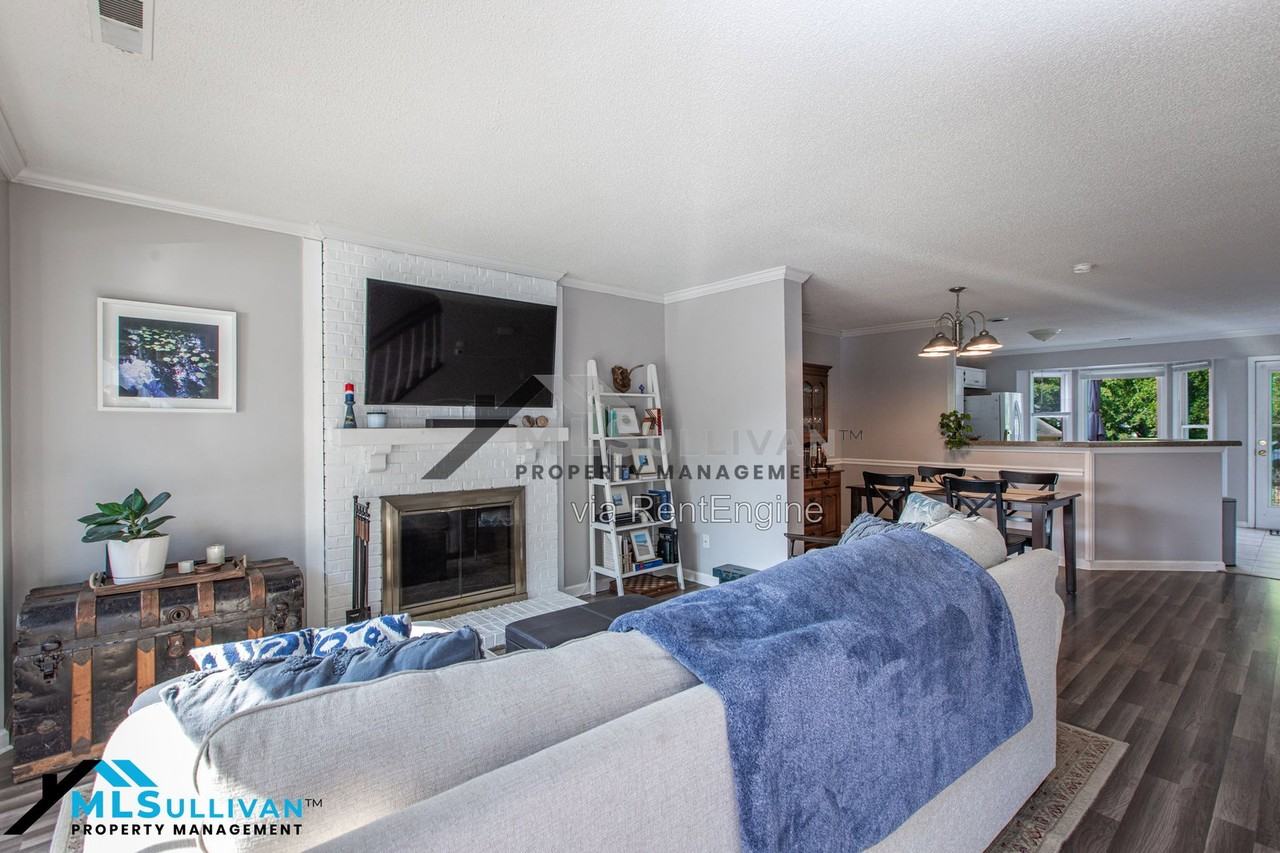 208 Standish Dr - Photo 5 of 22