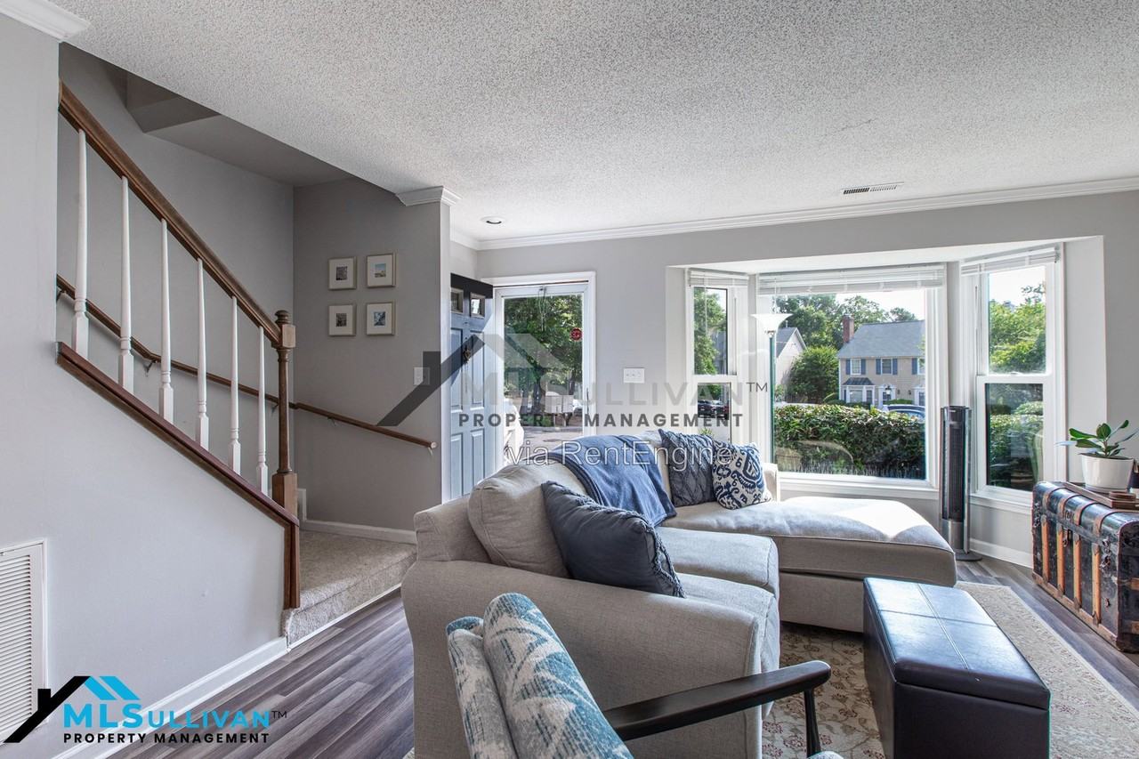 208 Standish Dr - Photo 7 of 22