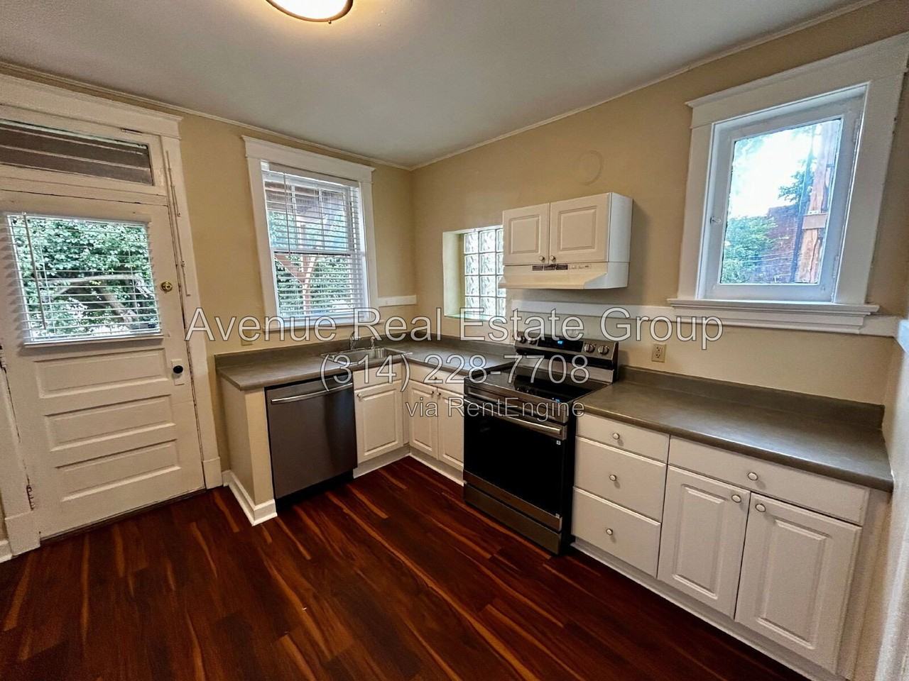 6026 Pershing Ave - Photo 6 of 14