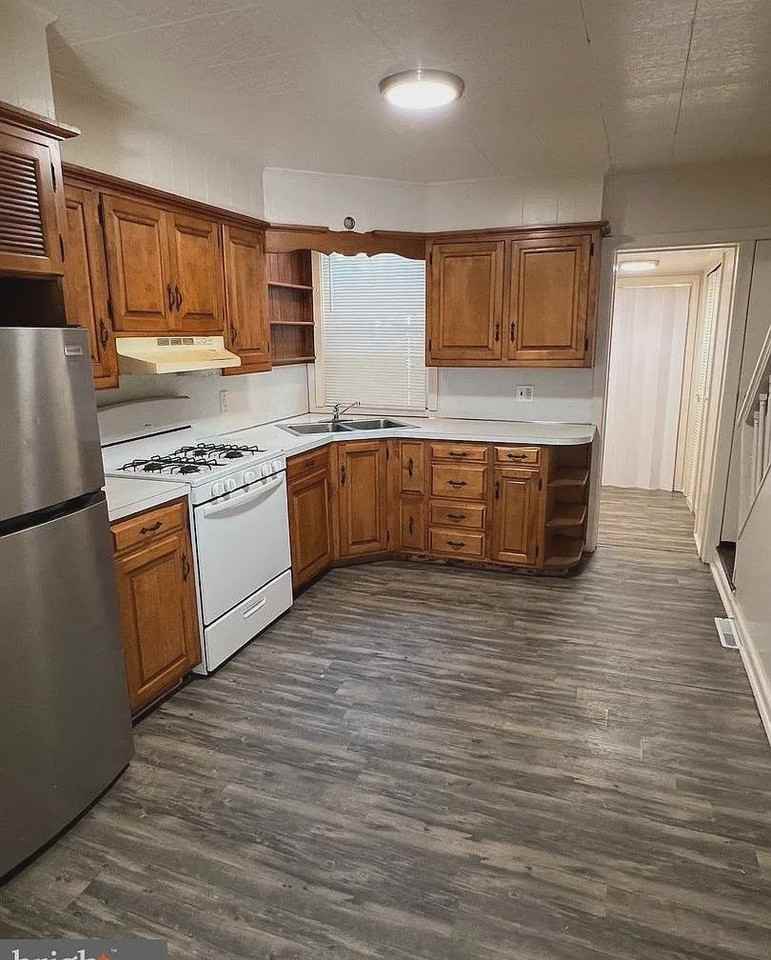 547 Manor St - Photo 4 of 10