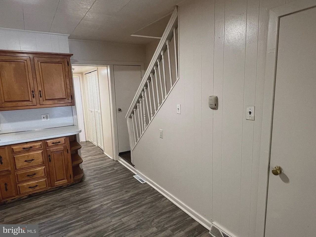 547 Manor St - Photo 5 of 10