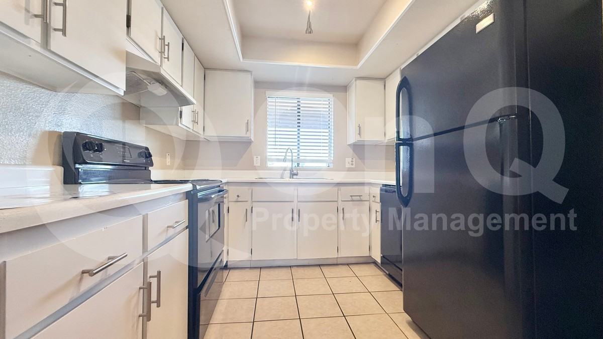 10828 N Biltmore Dr #212 - Photo 2 of 11