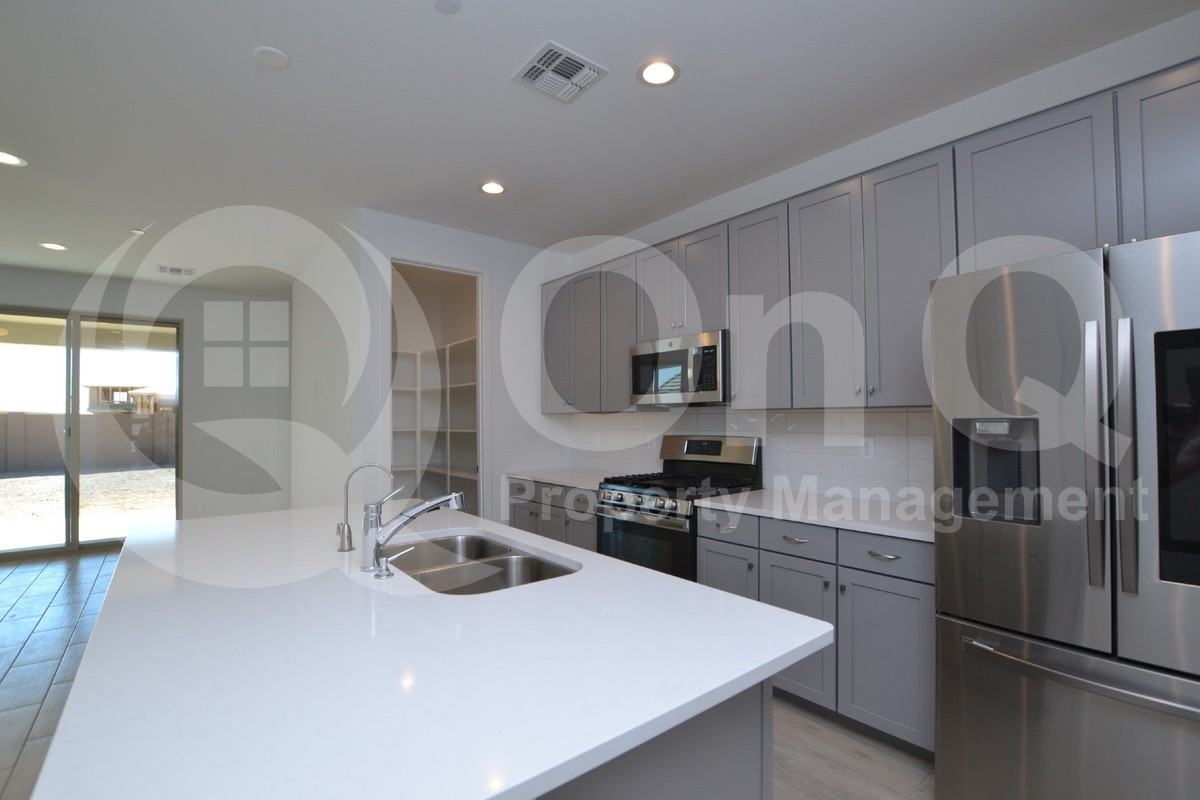 13319 W Red Range Way - Photo 5 of 31