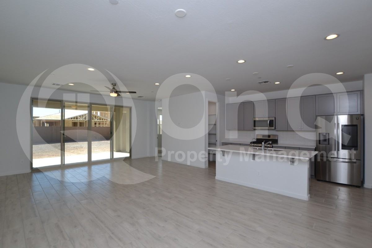 13319 W Red Range Way - Photo 7 of 31