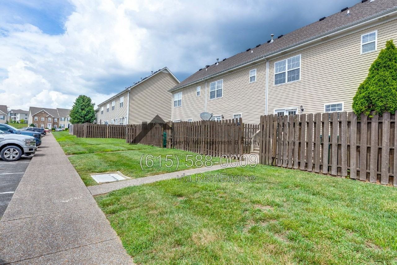 1012 Mckenna Dr - Photo 5 of 43