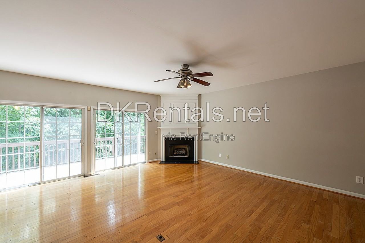 2358 Towneview Ct Se #6 - Photo 3 of 28
