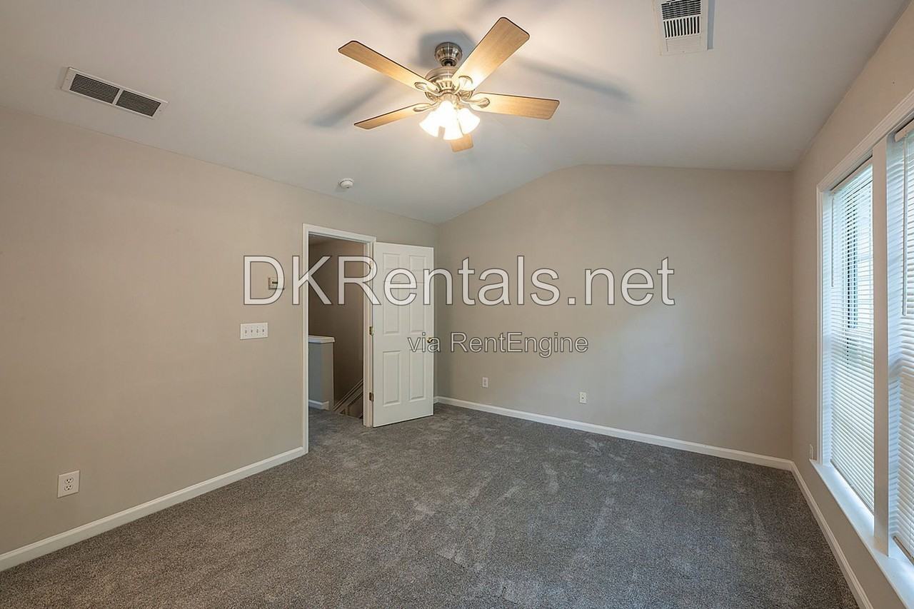 2358 Towneview Ct Se #6 - Photo 4 of 28
