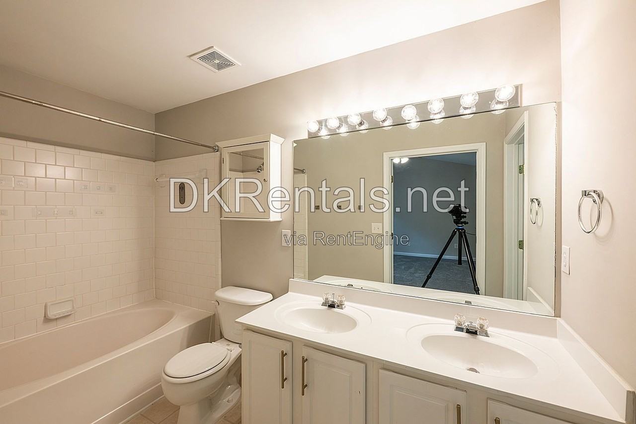 2358 Towneview Ct Se #6 - Photo 5 of 28