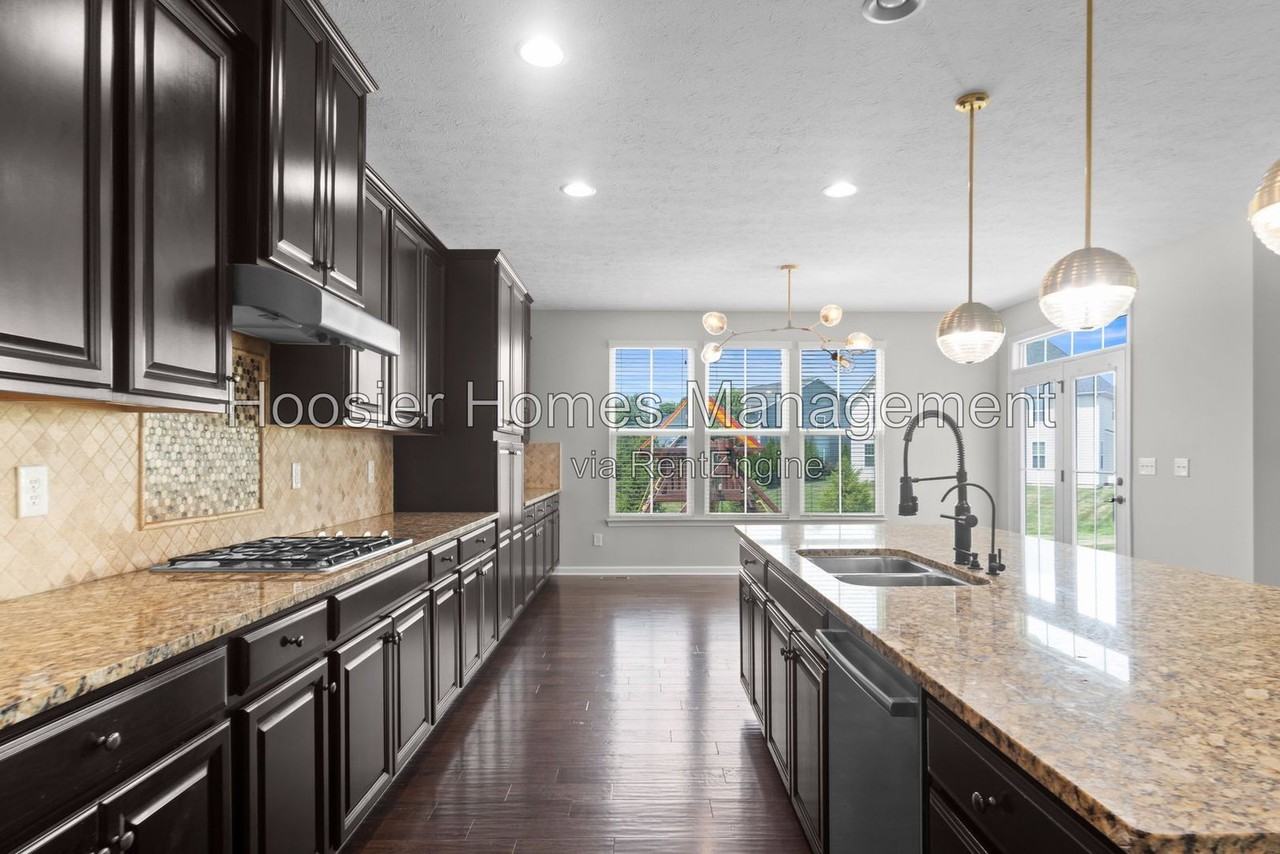 4550 Avedon Way - Photo 4 of 29
