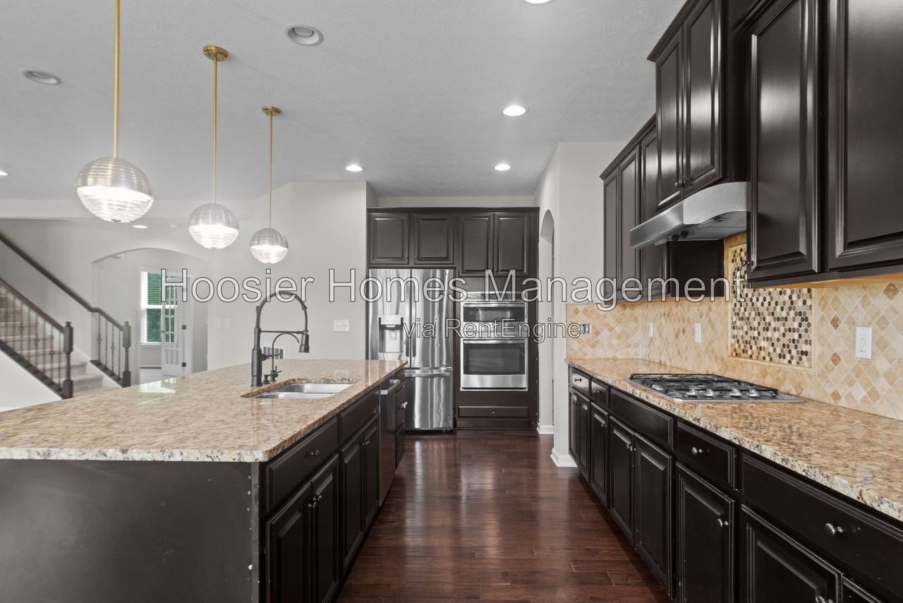 4550 Avedon Way - Photo 5 of 29