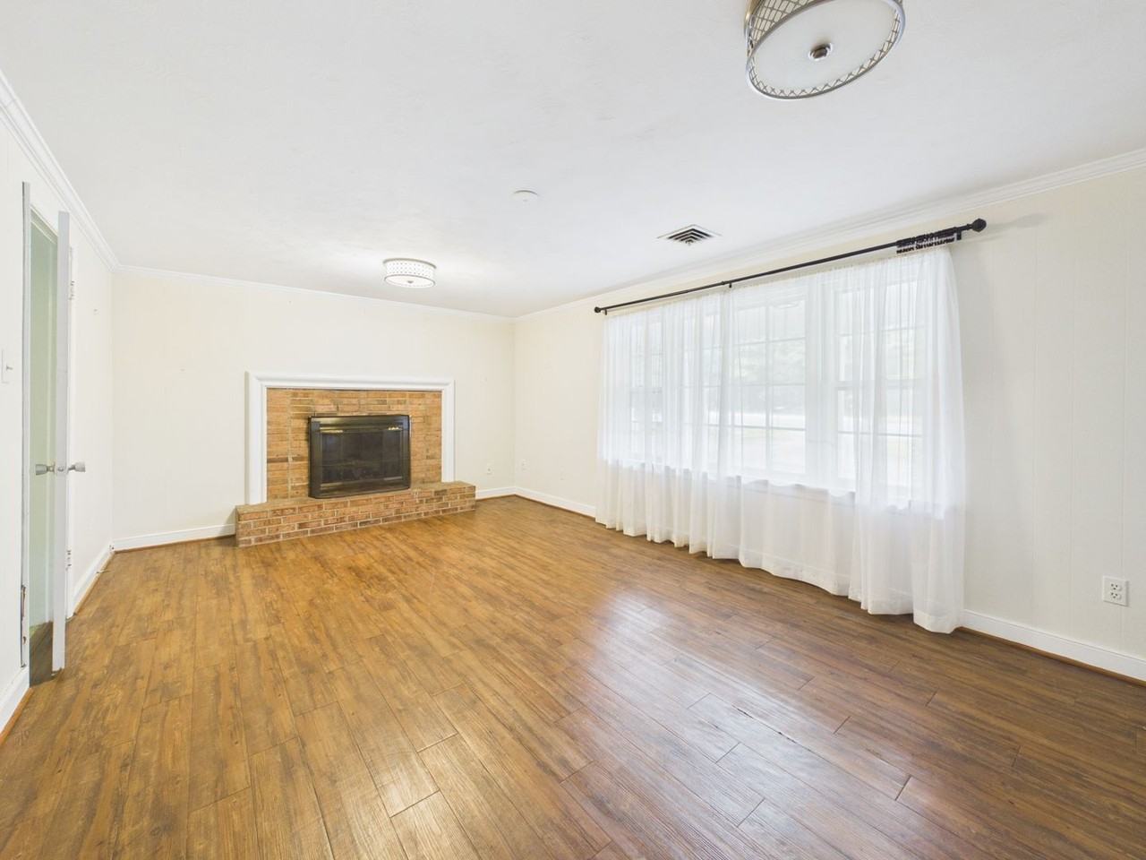 9321 W Huguenot Rd - Photo 6 of 35