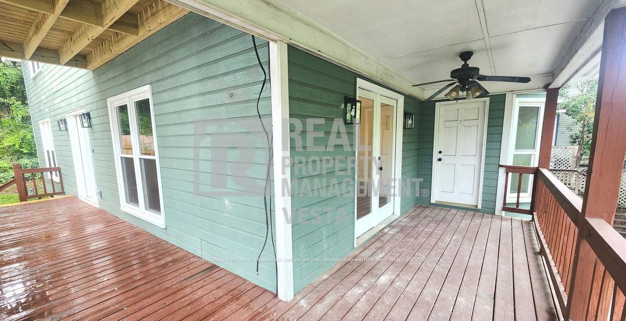 1038 Walnut St - Photo 2 of 20