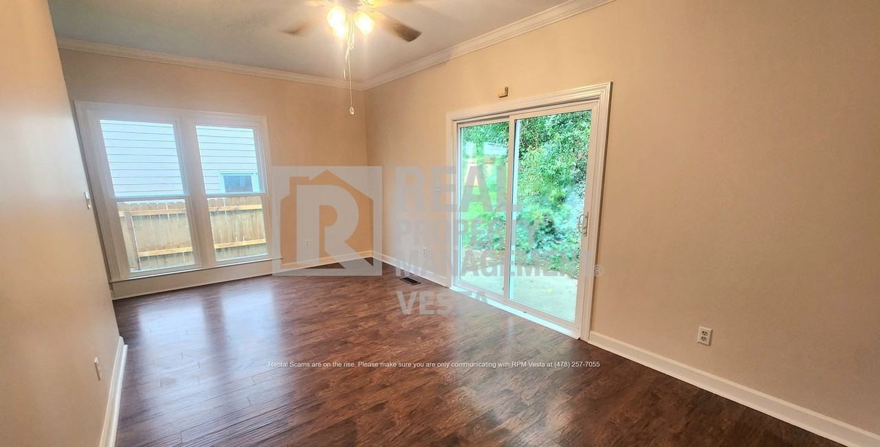 1038 Walnut St - Photo 7 of 20