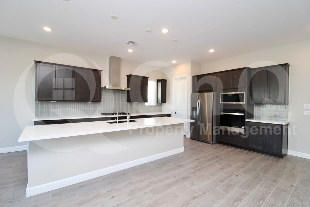 44626 N 44th Ave - Photo 3 of 26