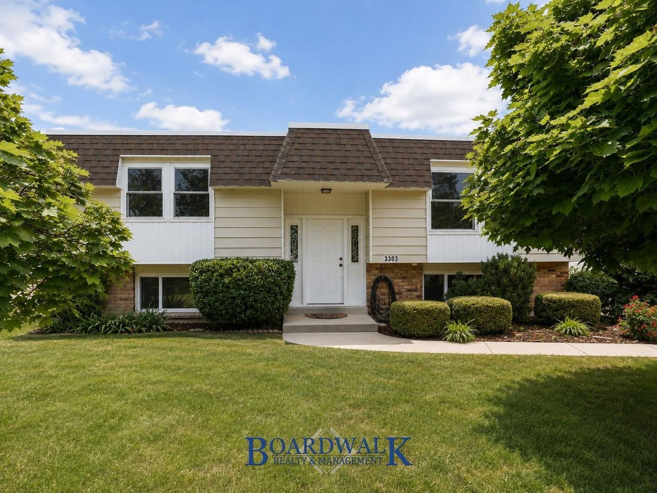 3303 W Hector Dr - Photo 2 of 24