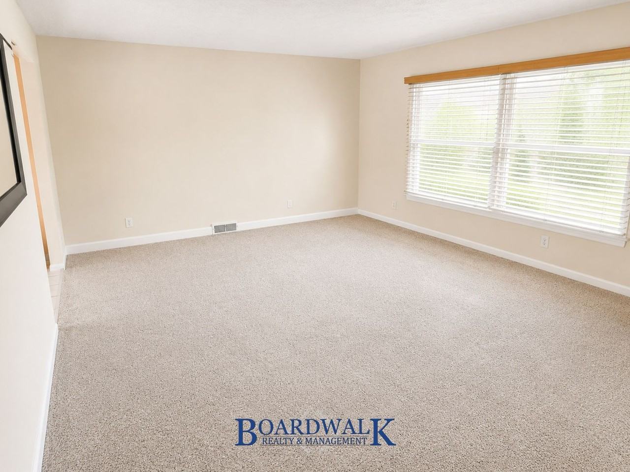 3303 W Hector Dr - Photo 4 of 24