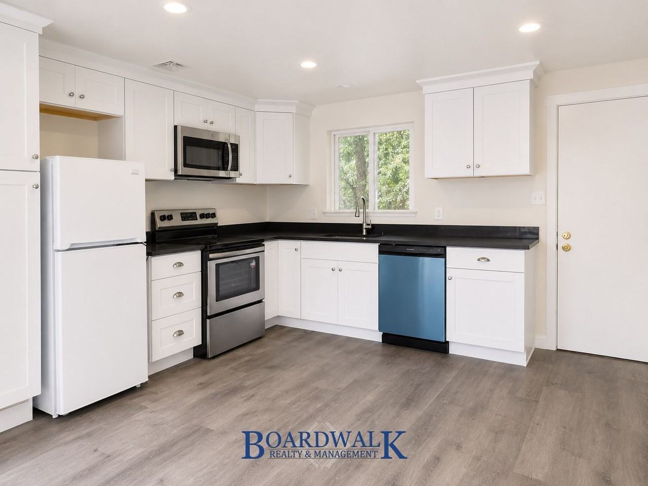 886 S Montgomery St - Photo 6 of 12