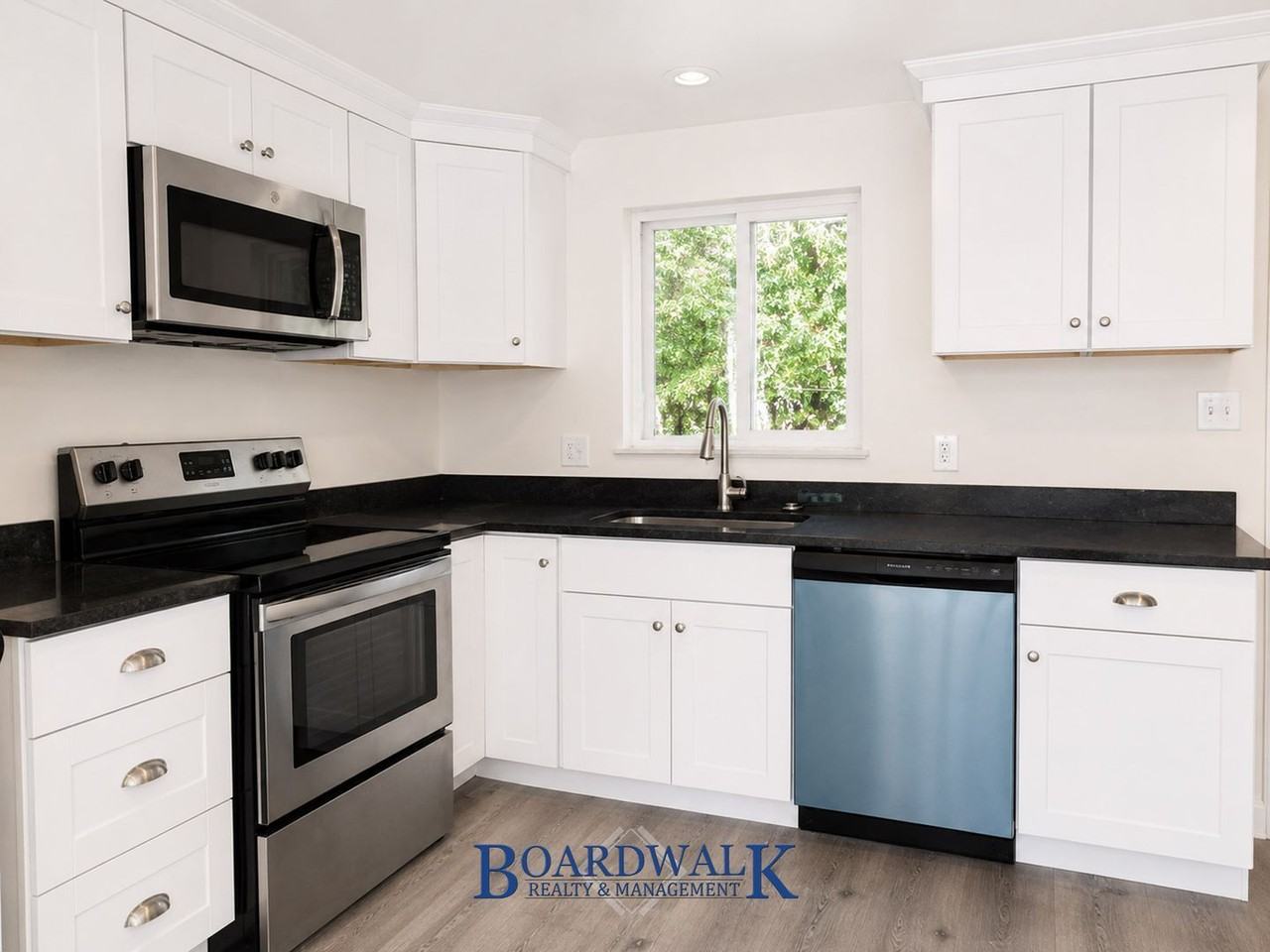 886 S Montgomery St - Photo 7 of 12