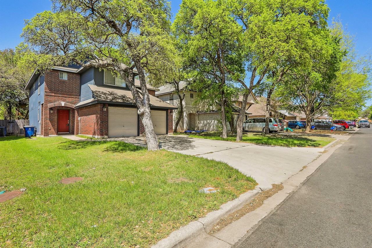 9614 Nightjar Dr #B - Photo 3 of 40