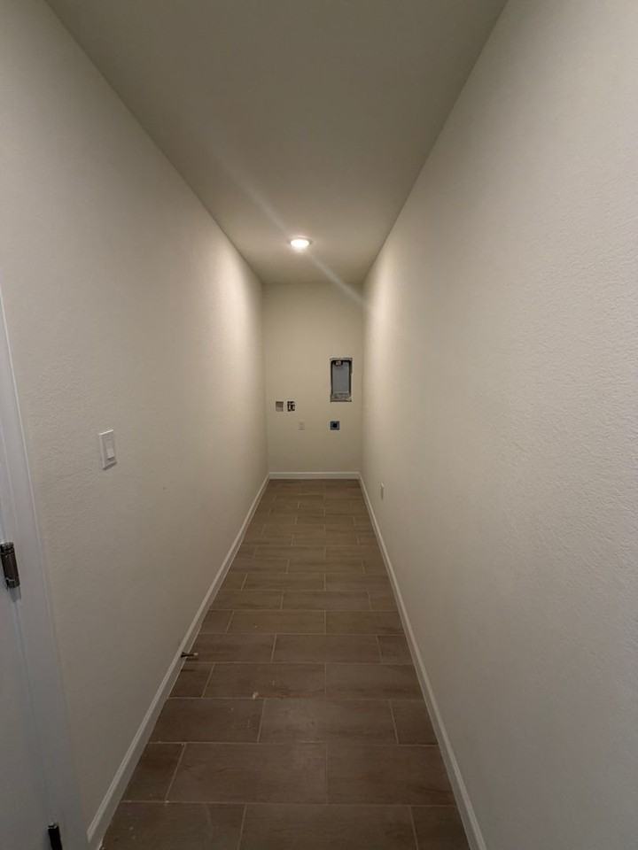 1721 Ne 23rd St - Photo 3 of 18