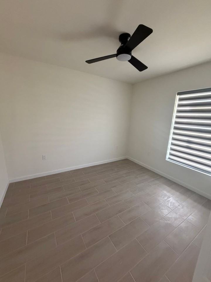 1721 Ne 23rd St - Photo 5 of 18