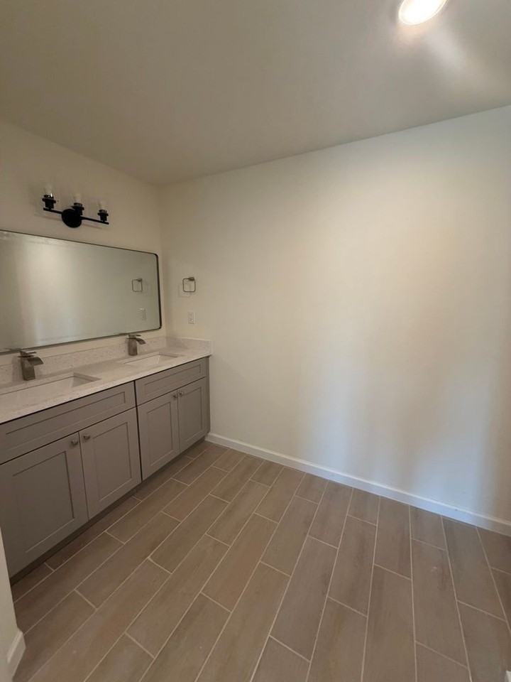 1721 Ne 23rd St - Photo 6 of 18