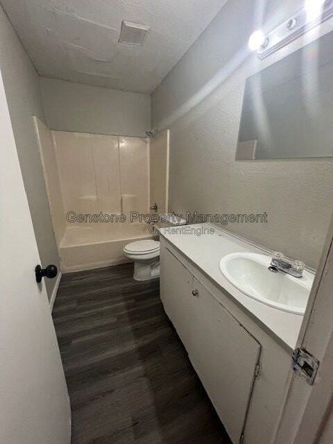1301 Pine St #6 - Photo 4 of 5