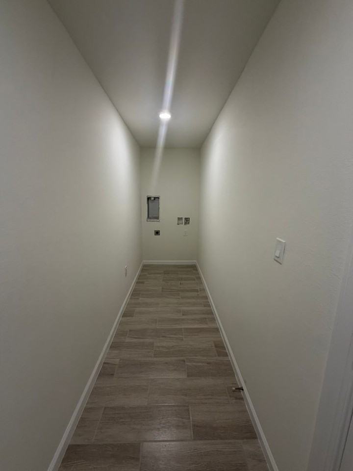 917 Wilmington Pkwy - Photo 2 of 18