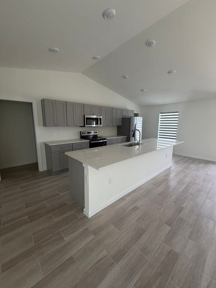 917 Wilmington Pkwy - Photo 5 of 18