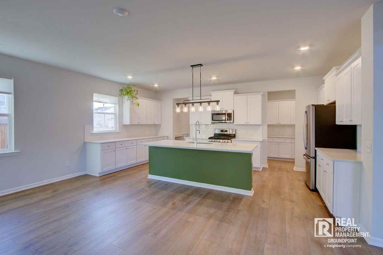 137 Paddle Boat Way - Photo 5 of 40
