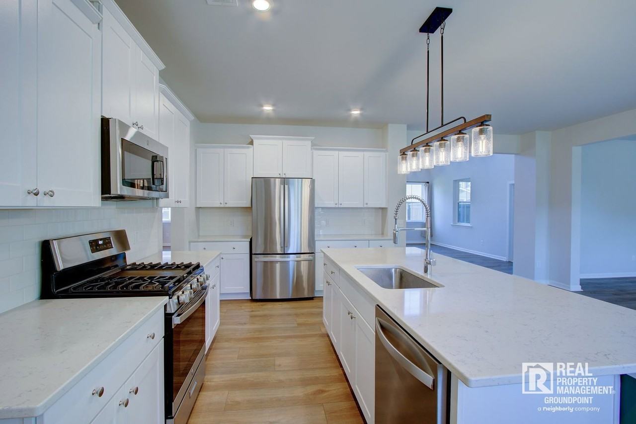 137 Paddle Boat Way - Photo 7 of 40