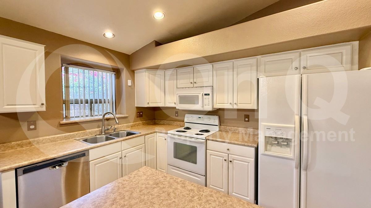 42259 W Chisholm Dr - Photo 3 of 27